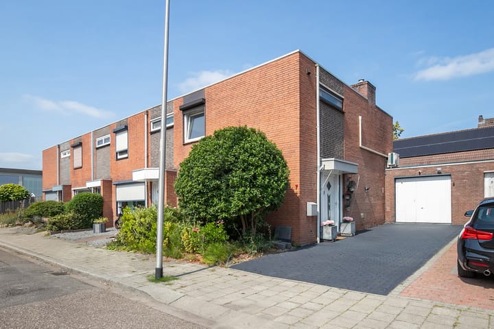 Photo of property Leienhoesstraat 7, Heerlen