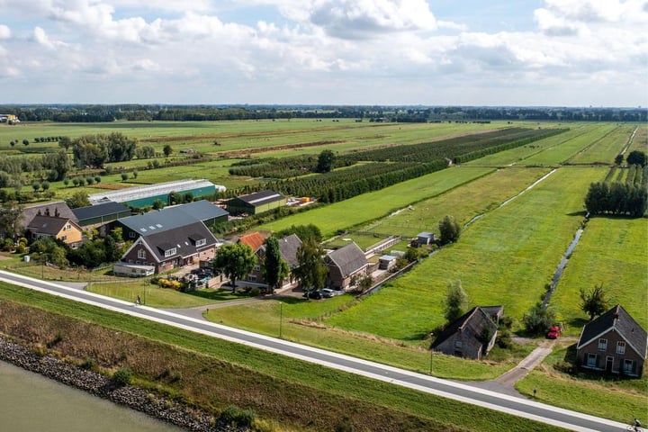 Lekdijk 37a in Langerak