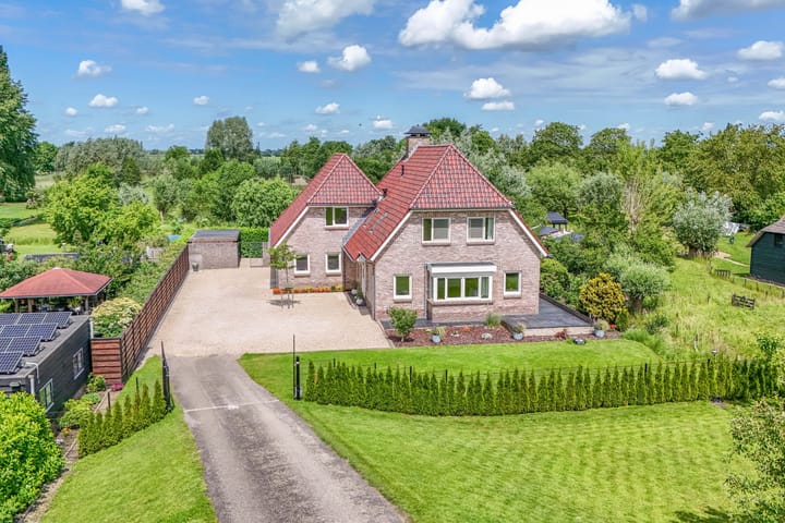 Photo of property Lekdijk west 80, Lopik