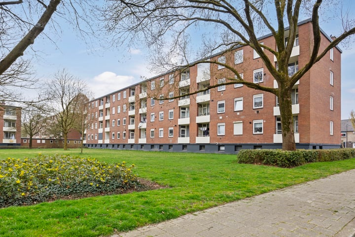 Photo of property Lekstraat 167, Apeldoorn