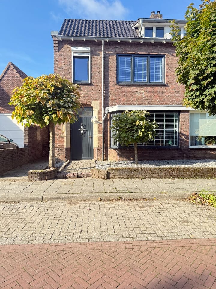 Lentestraat 1 in Heerlen foto