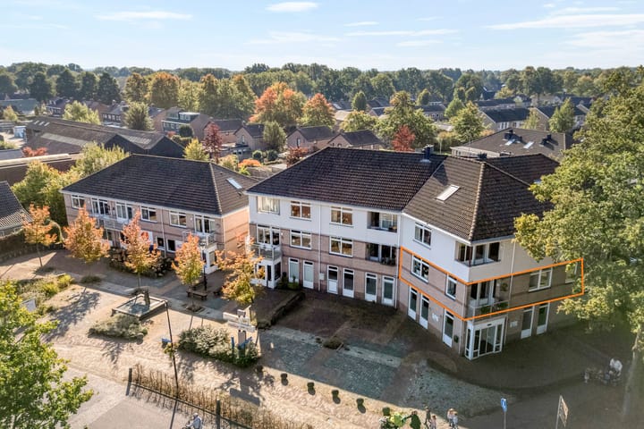 Lesturgeonplein 22 in Vledder
