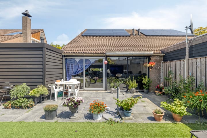 Photo of property Leuvenstraat 42, Oosterland