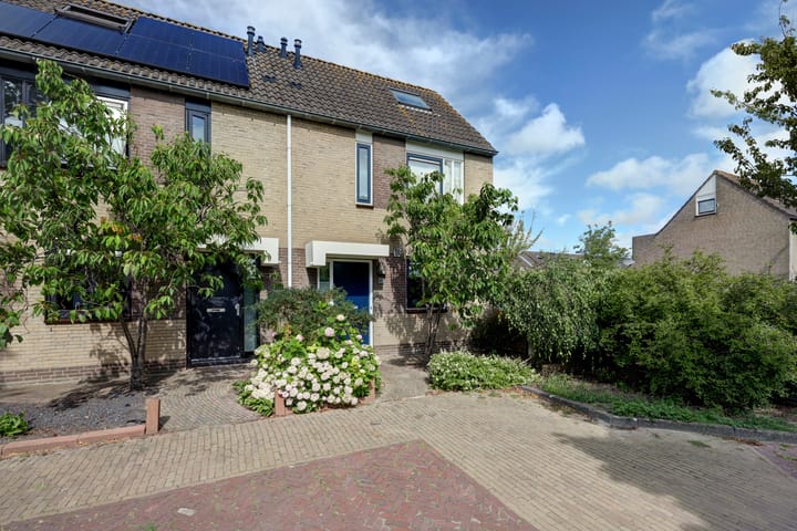 Photo of property Lieftinckstraat 37, Naaldwijk
