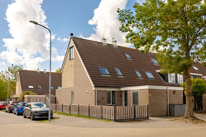 Liesbos 142 in Hoofddorp