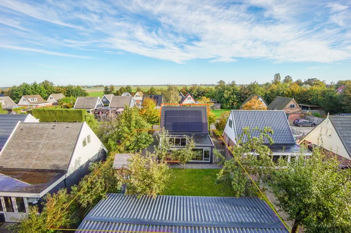 Ligthof 16 in Tuitjenhorn