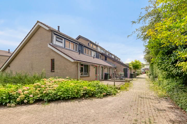 Lijsterhof 12 in Roelofarendsveen