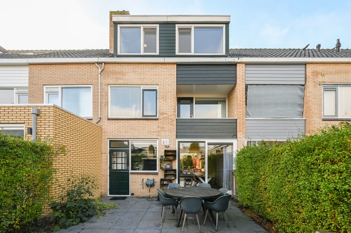 Photo of property Lijsterlaan 136, Maassluis