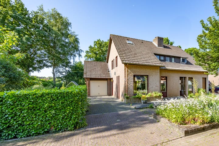 Lijsterstraat 1 in Bergen L