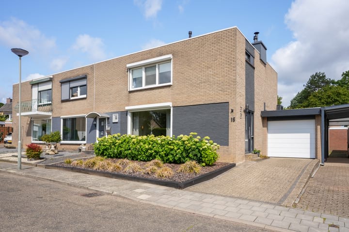 Limburgstraat 15 in Geleen