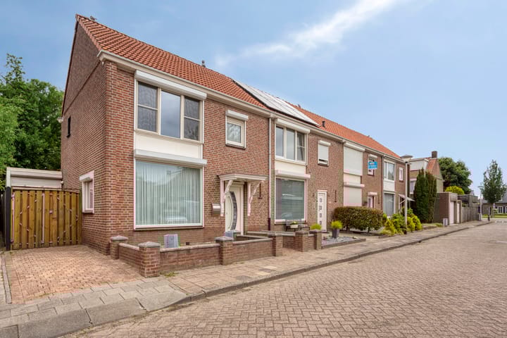 Lindehoutstraat 17 in Helmond Foto