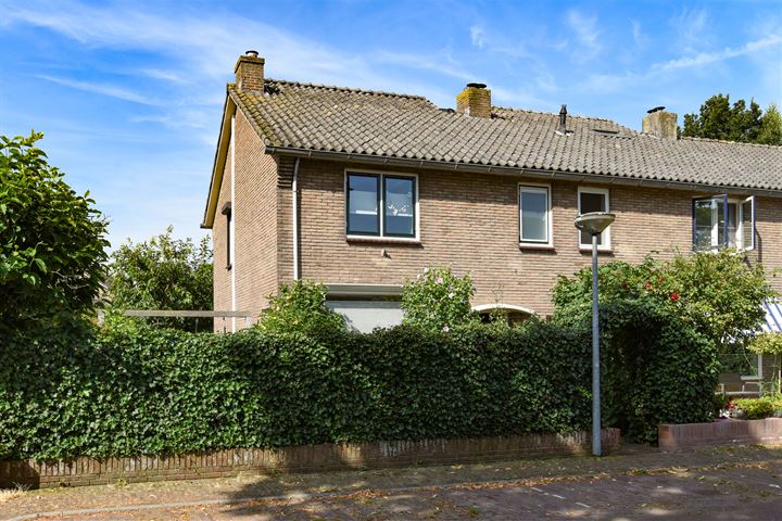 Lindenlaan 120 in Huizen