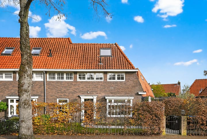 Lindenlaan 137 in Huizen