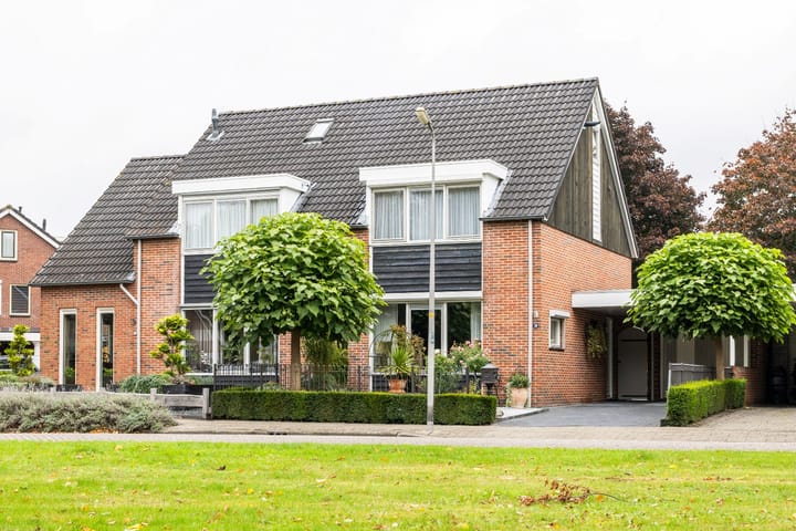 Photo of property Lindenlaan 50, Vroomshoop