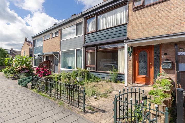 Lindenlaan 6 in Leimuiden