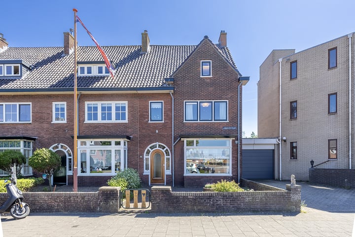 Linnaeusstraat 2 in IJmuiden