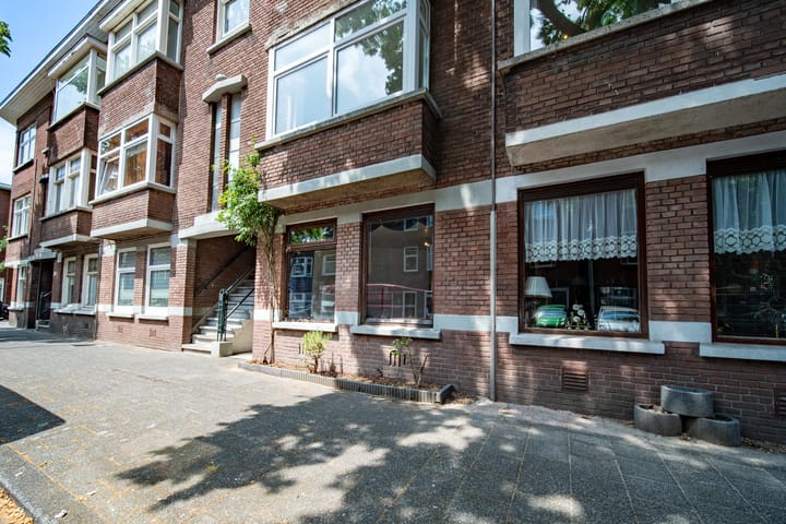 Linnaeusstraat 247 in 's-Gravenhage foto