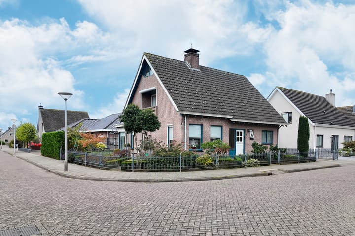 Linnenstraat 1 in Dinteloord
