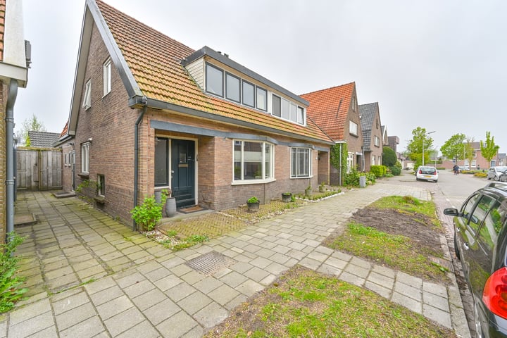 Linthorst Homanstraat 14 in Hoogeveen photo