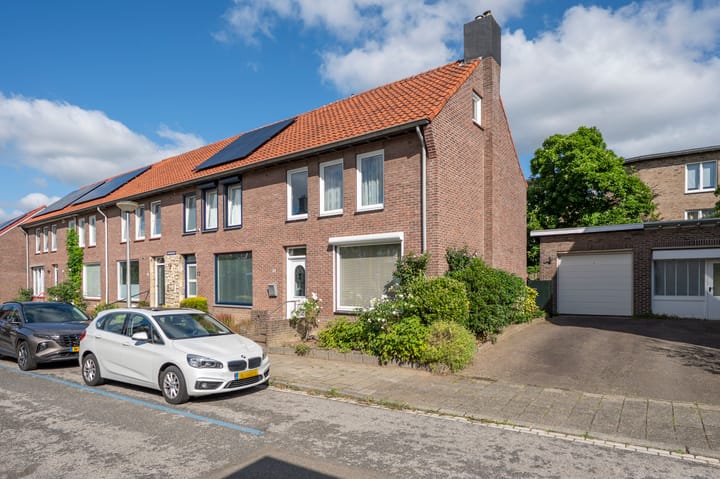 Lintjensstraat 15 in Heerlen foto