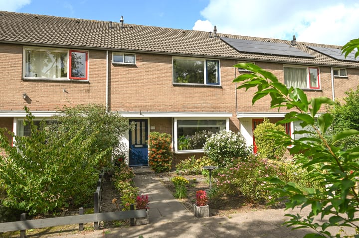 Loefzij 110 in Huizen