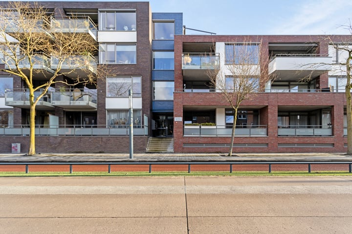 Lonnekerspoorlaan 2 in Enschede