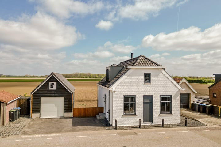 Loonsedijk 6 in Lage Zwaluwe