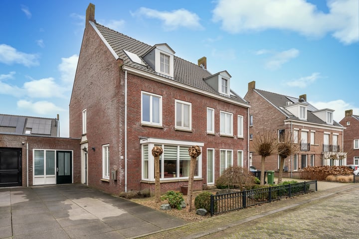 Loovoort 10 in Helmond