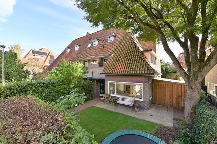 Lothariuslaan 4 in Bussum foto
