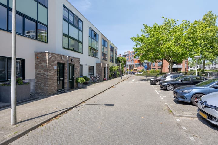 Louise Hardenbergsingel 11 in Leiden