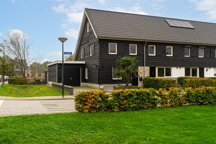 Photo of property Louwrens Penninghof 15, Waardhuizen