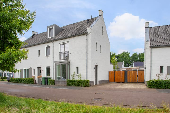 Lucashoef 8 in Oost West en Middelbeers