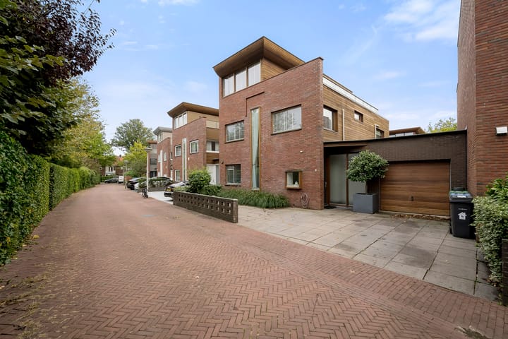 Lucebertlaan 4 in Amstelveen