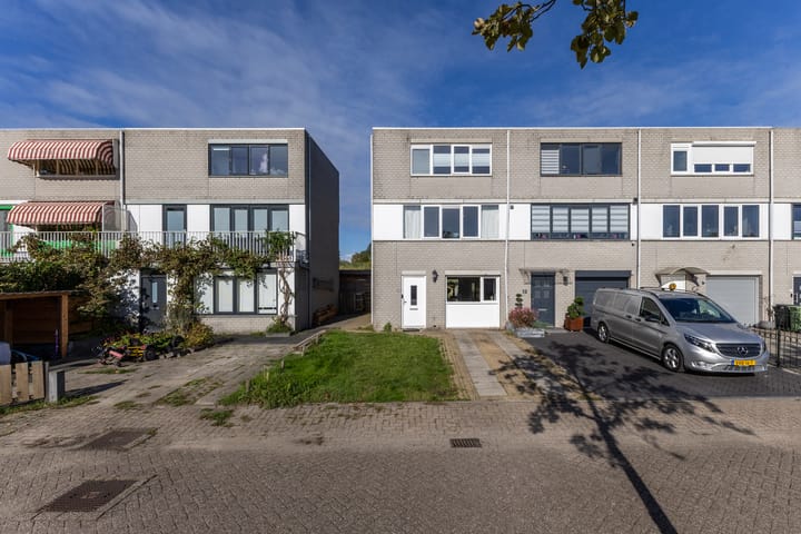 Photo of property Luitje Broekemastraat 11, Purmerend