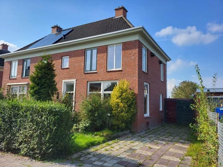 M.H. Trompstraat 11 in Delfzijl foto