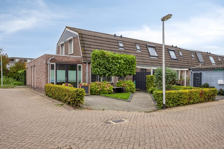 Maanzaadstraat 1 in Purmerend