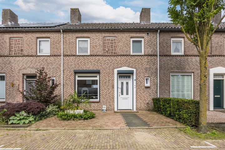 Photo of property Maarten Tromplaan 5, Oirschot
