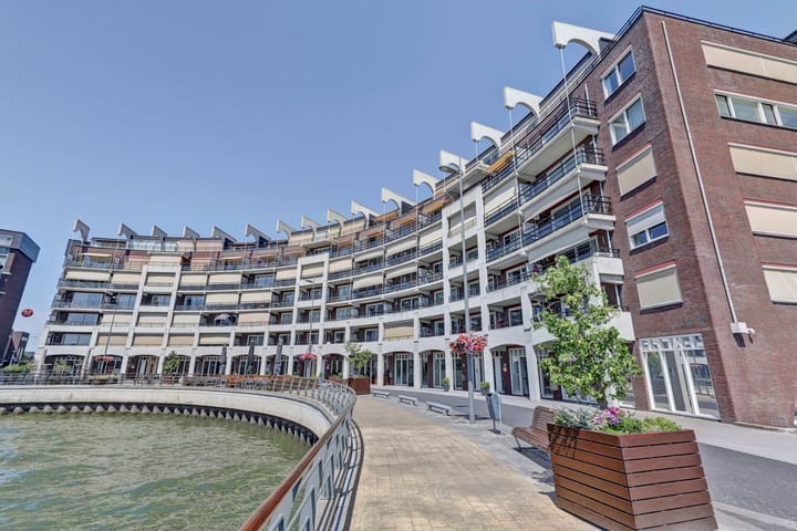 Photo of property Maasboulevard 240, Zwijndrecht
