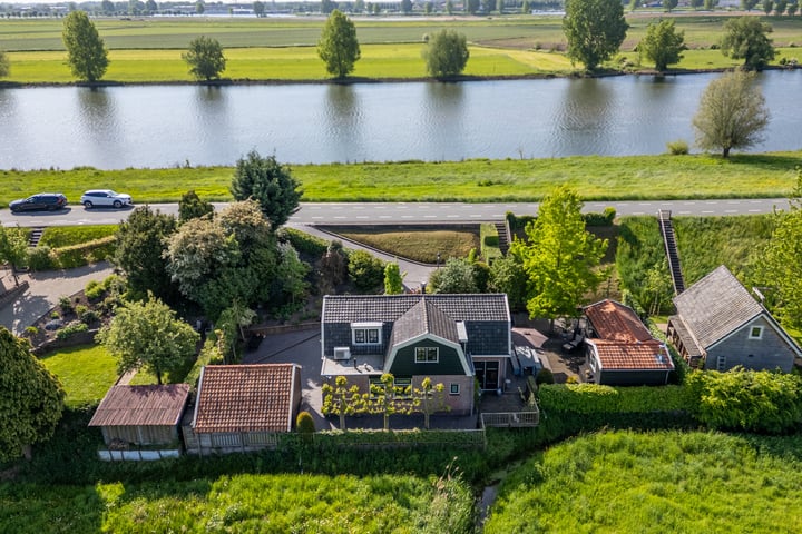 Maasdijk 23 in Wijk en Aalburg