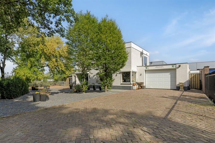 Photo of property Maaskade 41, Oss