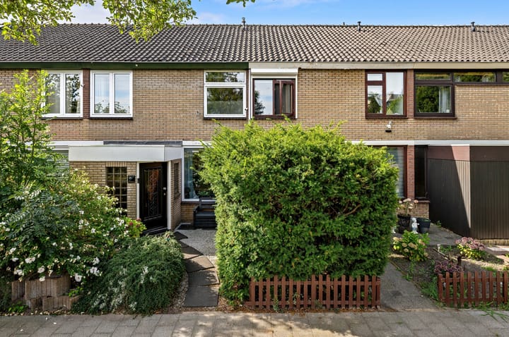 Photo of property Maasstraat 28, Rozenburg