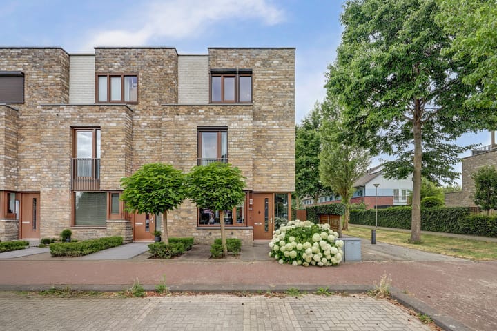 Photo of property MacBridestraat 67, Veenendaal
