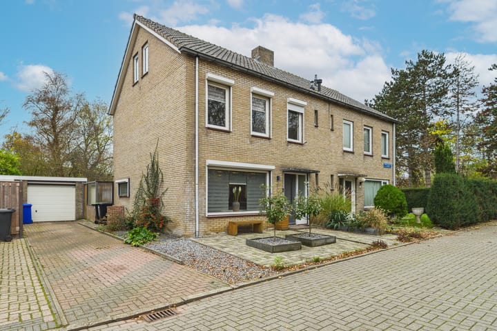 Photo of property Madame Curiestraat 19, Terneuzen