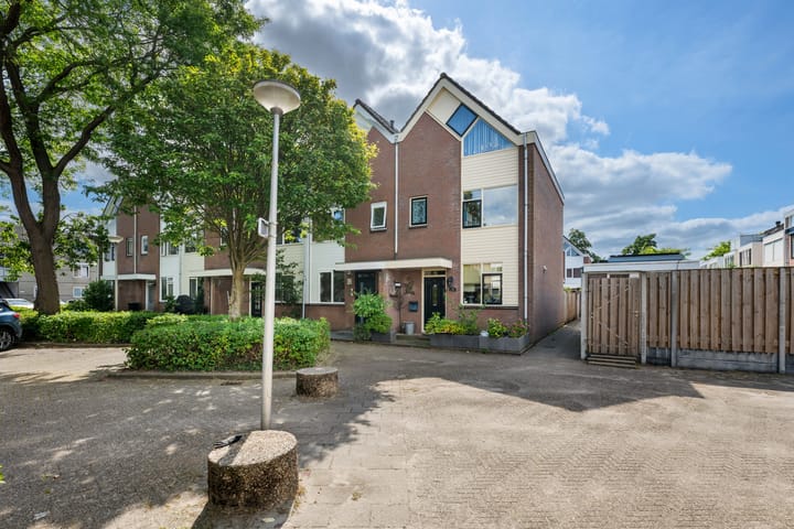 Madeliefveld 12 in Nieuwerkerk aan den IJssel