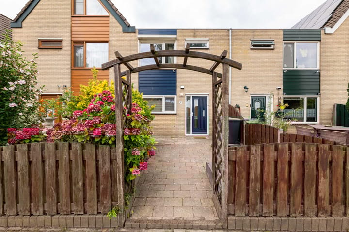 Photo of property Mantelschelp 6, Hellevoetsluis