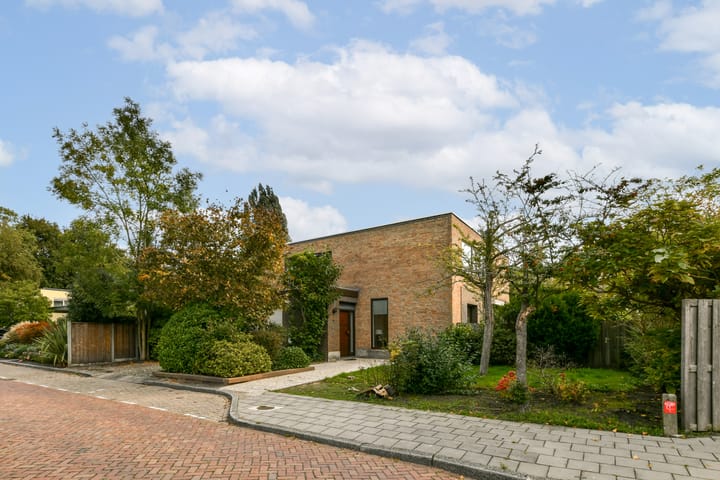 Manus Peetstraat 2 in Amstelveen