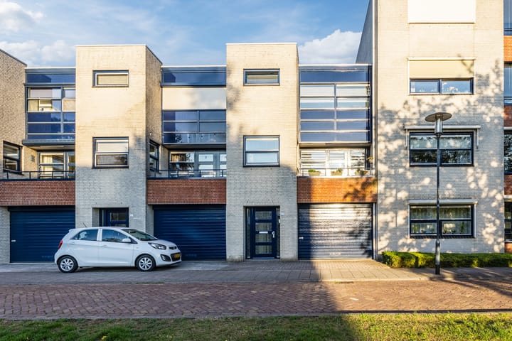 Marga Klompélaan 123 in Rijen