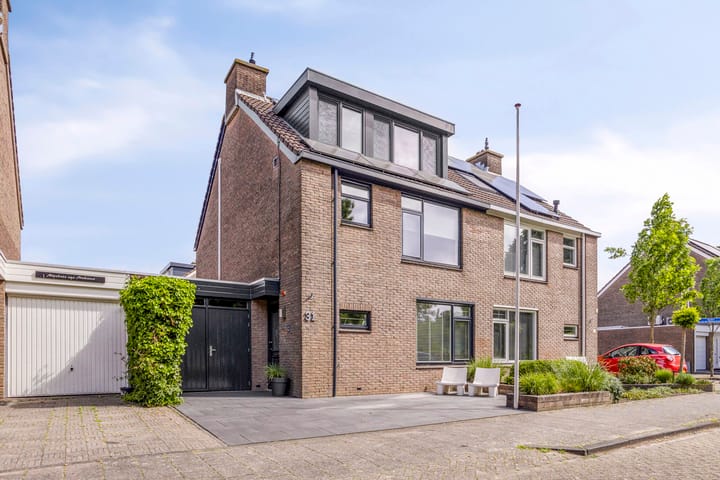 Photo of property Marga Klompéstraat 31, Alphen aan den Rijn