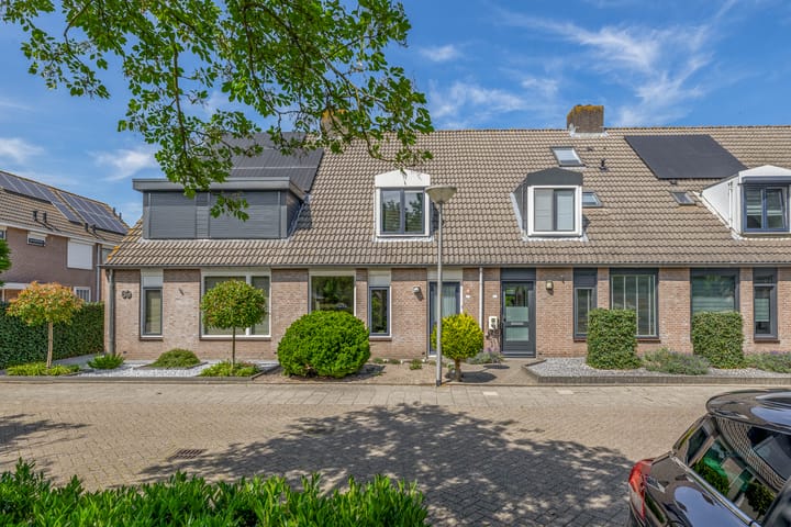 Photo of property Marga Klompéstraat 71, Waalwijk