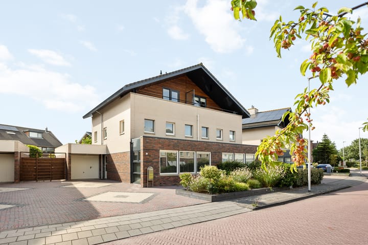 Photo of property Margaretha van Oostenrijklaan 17, Leiderdorp